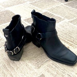Sam Edelman Bellamie Ankle Boots, black leather.